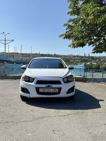 4 qapi niva: Chevrolet Aveo: 1.4 l | 2012 il 252000 km Sedan