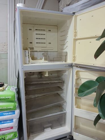 soyuducular indesit: Холодильник