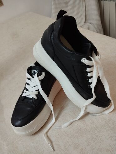 Women's Sneakers and athletic shoes: Ölçü: 36, rəng - Qara, Yeni — 9