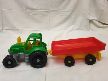 пакет игрушек: Игрушечный трактор с прицепом. Состояние новое! Читайте