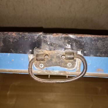 Sandıqlar: Cehizlik Sandıq satılır. - 1950-ci illərə aiddir. - Açarla bağlanır — 20