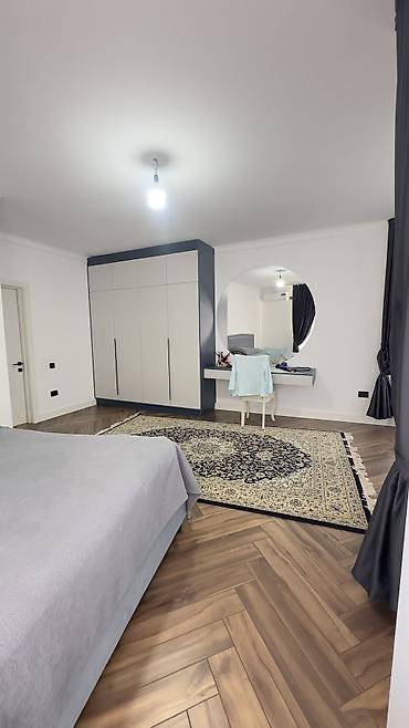Продажа коттеджей и домов: 5 и более комнат, 250 м², 4 соток, Бишкек, Риэлтор — 23