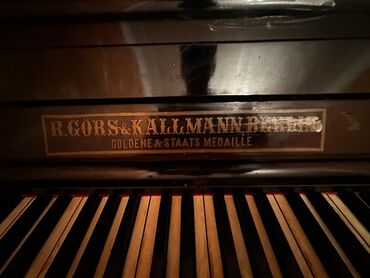 kursy pianino: Pianino satılır.antikvar variantıdı. 200 yaşı var.təmiz Alman