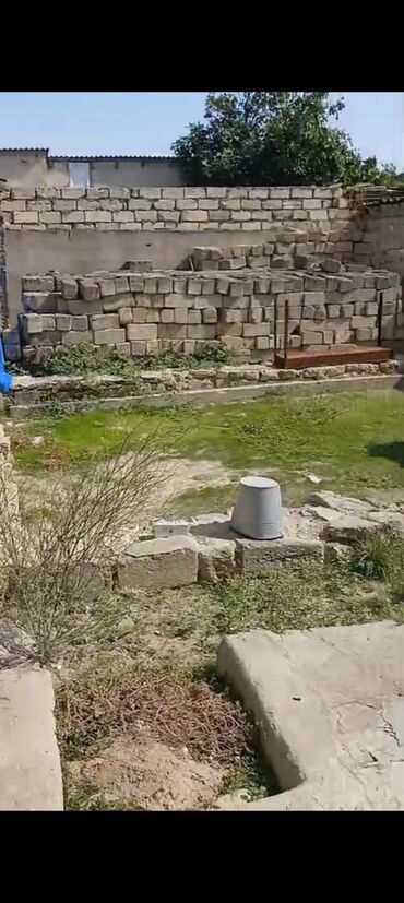 Həyət evləri və villaların satışı: Yeni suraxani Araz market 101 nomreli mektebin yaxinligi. 4 sot — 3