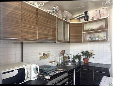 Кухонный гарнитур угловой, цвет коричневый (под дерево) с глянцевыми