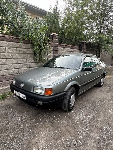Volkswagen: Volkswagen Passat: 1989 г., 1.8 л, Механика, Бензин, Седан