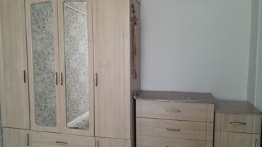 переносной дом: Продаю шкаф и комод (б/у). Состояние хорошее, всё функционально