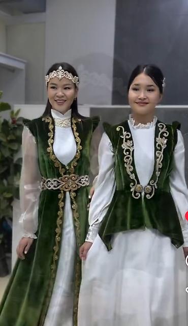 Киреге берилүүчү кийимдер: Улуттук кийим, Аял — 2