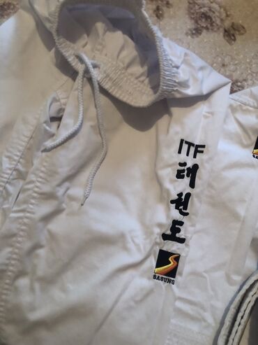 Спортивная форма: Комплект экипировки для тхэквондо ITF. В составе: - 1 кимоно ITF с — 5