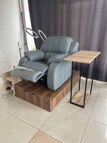 Другое оборудование для салонов красоты: Маникюрный стол Полки под лаки Лабораторный шкаф Шкаф под сухожар — 29