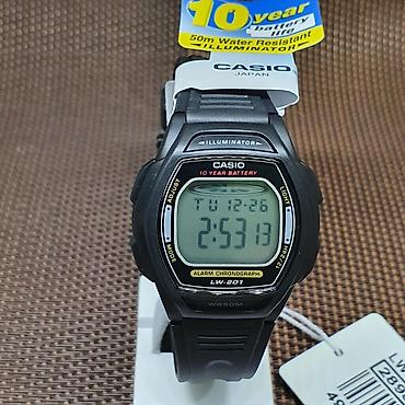 saat qutusu: Casio LW-201 rəqəmsal qol saatı. Kompakt və yüngül dizayna malik bu — 1