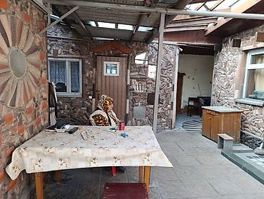 Продажа коттеджей и домов: Продаётся жилой дом с благоустроенным двором. Описание: - Одноэтажный — 5