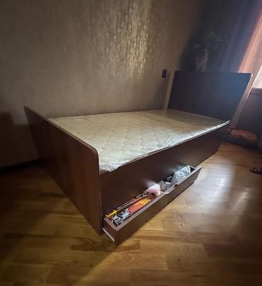 2 ədəd tək yataq. Matrasla birgə, biri satılır 100 azn. Ünvan H