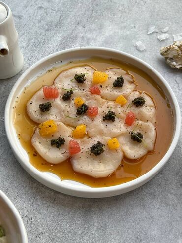 купить рыбу: Карпаччо из гребешка с цитрусами и икрой. - Тонко нарезанные свежие