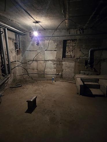 Коммерческая недвижимость: Продажа офисов 150 м², Без ремонта, Многоэтажное здание, Цокольный этаж этаж — 4