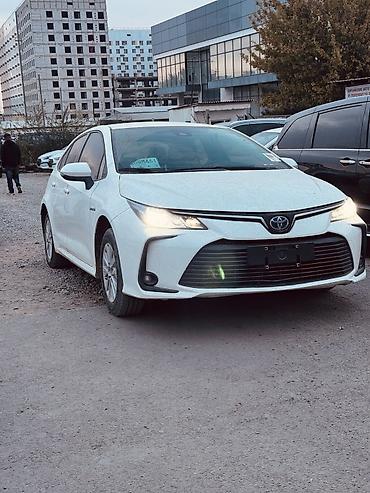 Toyota: Toyota Corolla: 2022 г., 1.8 л, Вариатор, Гибрид, Седан — 1
