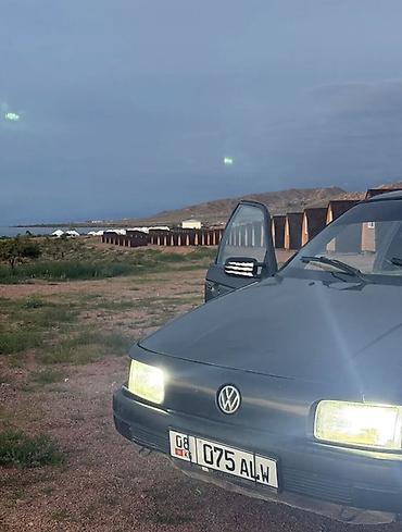 жак бу: Volkswagen Passat: 1988 г., Кол менен иштөөчү, Бензин, Седан — 4