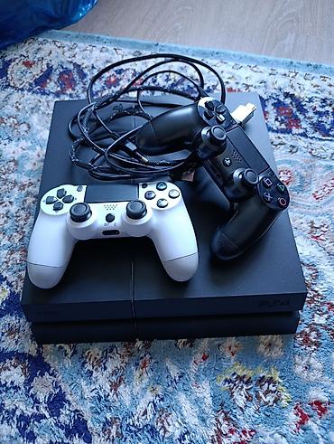 Прошитая Playstation 4 fat на 1tb в комплекте 2 джойстика,все нужные