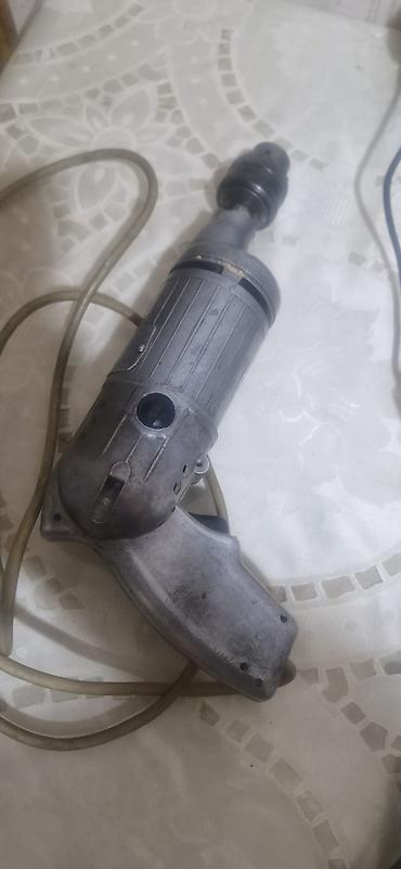 usta cantasi: Sovet istehsalı elektrik matkap – İЭ-1003 (lövhədə “машина сверлильная — 1