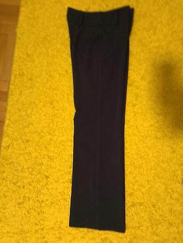 dunk low patike: Crne pantalone na crtu,imaju pruge,bez dzepova,velicina S,spusten — 5