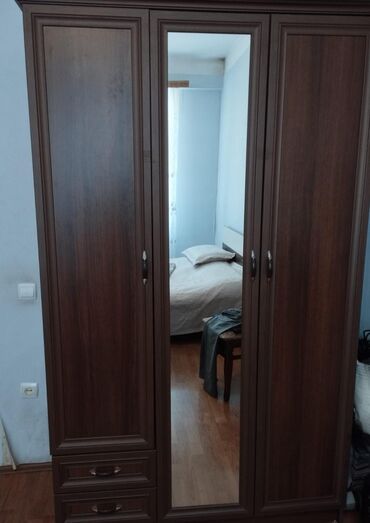şirvanda ikinci əl mebel: Dolab.qiymet 100 man.olcu 1.20/2.05/50sm.unvan Yasamal.kod0991⚡gnk