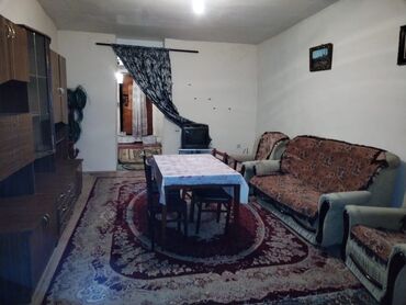 kirayə menzil: Sabunchuda yoldan 150m məsafədə kiraye ev verilir. Umumi sahesi 65kv.2