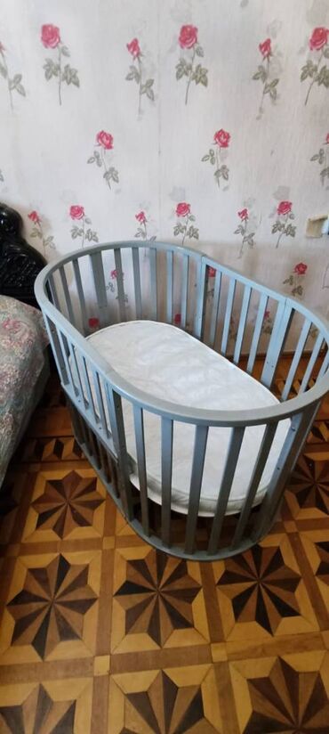 Beşiklər: Oğlan və qız üçün, İşlənmiş, Yumru, Beşik, Matras ilə, Yellənmə mexanizm ilə