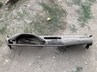 полик 5 д: Торпеда БМВ Е34 возле спидометра есть трещина,в остальном целая Цену