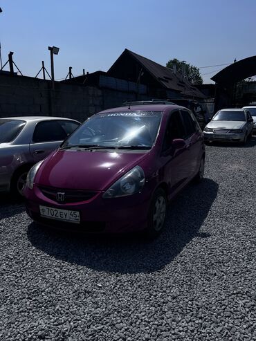 срочно фит сатылат: Honda Fit: 2001 г., 1.3 л, Автоматтык, Бензин, Седан