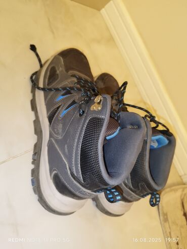 Botinkalar: Kinetix X-Comfort texnologiyalı uniseks trekking botları. Bu botlar