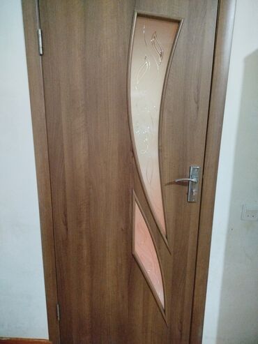 Пластиковые двери: Salam.5 əd qapı satılır.Öz evimdə işlənib.Bəzilərində yüngül zədə