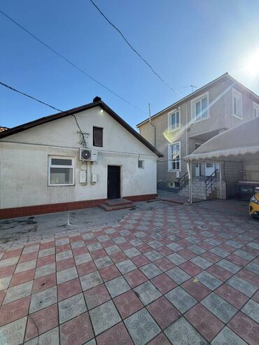 продаю дом под бизнес бишкек: 300 кв. м, 10 бөлмө, Видео байкоо, Забор, тосулган, Унаа токтотуучу жай