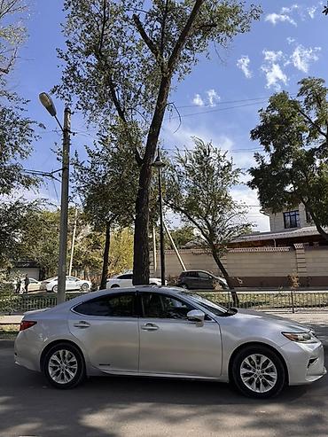Унаа сатуу: Lexus ES: 2014 г., 2.5 л, Вариатор, Гибрид, Седан — 2
