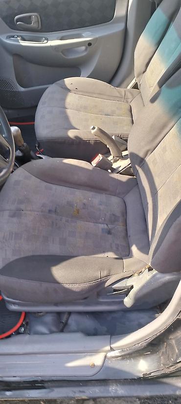 pər: Hyundai Accent: 1.5 l | 2005 il Sedan — 5