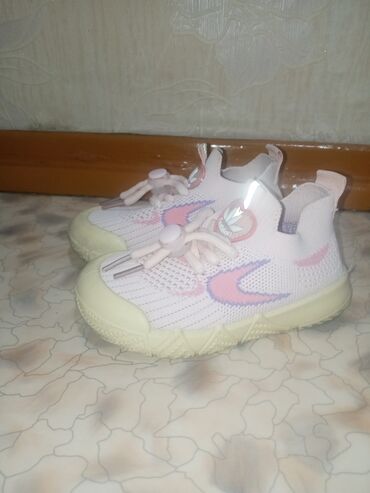 Детская обувь: ✨Всё за 500 сом!!! Ботинок на флисе 25 размера, подходит на 24 — 9