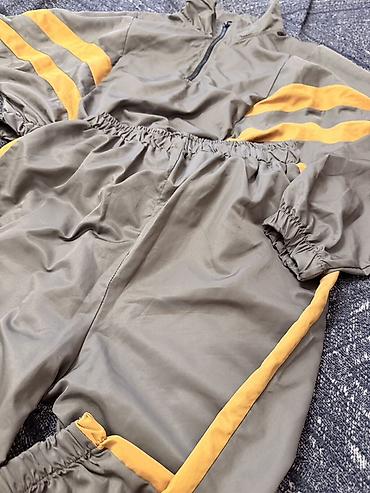 Kişi geyimləri: İdman geyim dəsti – kül rəngi, sarı zolaqlı - 2 hissəli dəst: jaket — 4