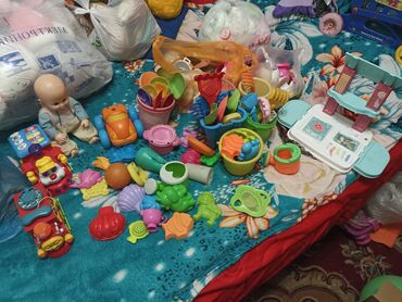 Куча разных игрушек (посудка,для песочницы и т.д.) за всё 450 сом -