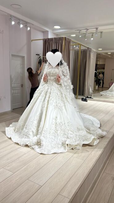 Свадебные платья и аксессуары: Продаю свадебное платье!размер 46-48 В идеальном состоянии!Платье