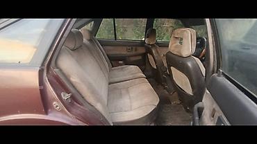 ист крыло: Mazda 323: 1988 г., 2 л, Механика, Лифтбек — 4