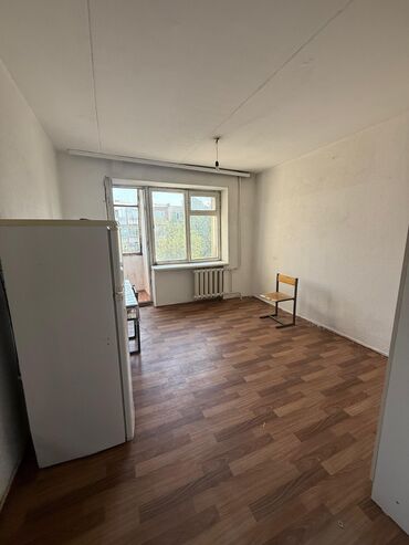 сдаю в аренду парикмахерскую: 1 бөлмө, 12 кв. м, Жатакана жана мейманкана түрүндө, 4 кабат