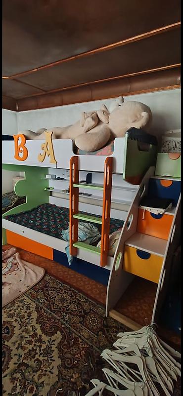 bunk bed: Детская двухъярусная кровать с системой хранения - Конструкция: два — 1