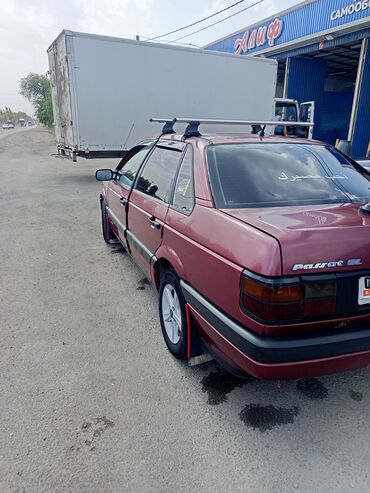 срочно срочно продам машину: Volkswagen Passat: 1991 г., 1.8 л, Механика, Бензин
