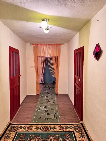 Продажа барачных домов: 🏡 Продаётся уютный дом в Рабочем городке ✨ 📍 Локация — прямо напротив — 1