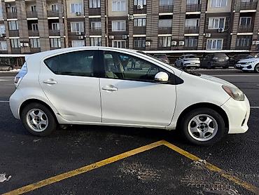 Toyota: Toyota Aqua: 2013 г., 1.5 л, Вариатор, Гибрид, Хэтчбэк — 4