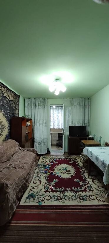 сдается квартира 7 микрорайон: 3 комнаты, 58 м², 104 серия, 1 этаж, Старый ремонт