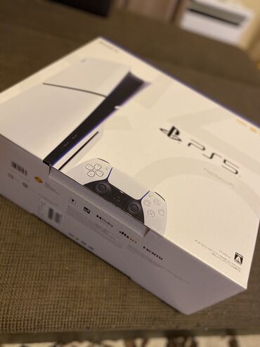 плейстешен 5: Продаю PS 5 slim 1 trb В наличии 2 оригинальных джойстика В подарок