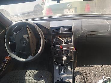 mercedes benz e250: Mercedes-Benz C180 sedan - Korpus: 4 qapılı sedan, qara rəng - Kuzov — 6