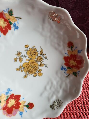 Stare vaze i dekor: Porcelanska nova,vintaz bombonijera. Visina. 6,5cm — 10