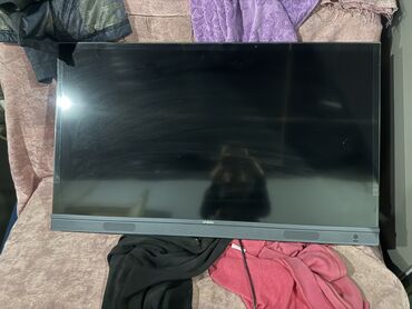 с выдвижным экраном: Телевизор/монитор YASIN с встроенной акустикой. Особенности: -