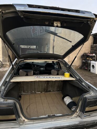 Mazda: Mazda 626: 1991 г., 2 л, Механика, Бензин, Хэтчбэк — 6